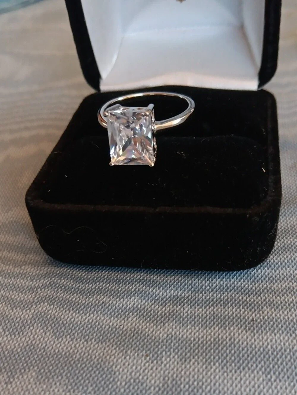 Silver Tone Diamond-Style Women's Band - Unbranded